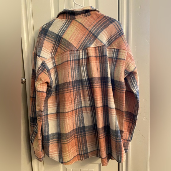 Shacket - Picture 2 of 3